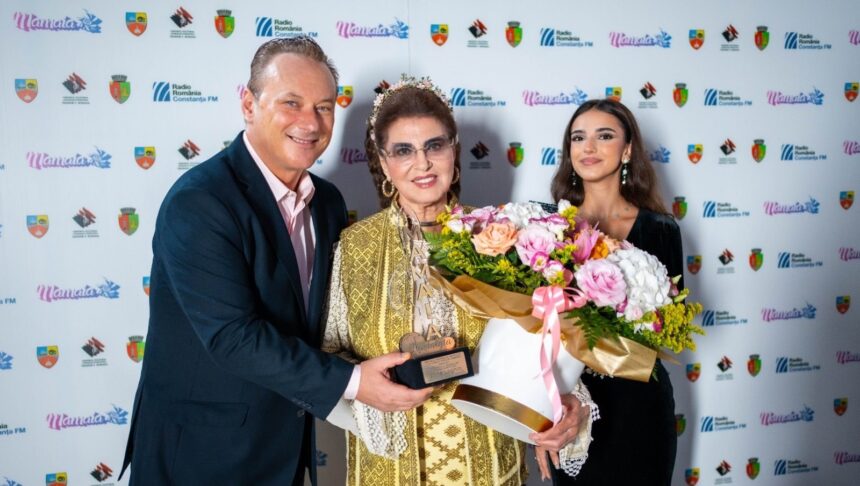 Culminarea Festivalului Național de Muzică și Dans Popular Românesc Mamaia 2025: Irina Loghin, învingătoare cu Trofeul Mamaia Nostalgia! 1 foto final spectaculos la festivalul national al cantecului si dansului popular romanesc mamaia 2025 irina loghin a primit trofeul mamaia nostalgia 68b30c7feb1ec