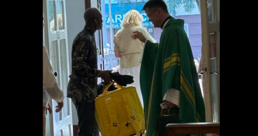 Francisc Doboș își exprimă sarcasmul după apelul AUR de a respinge livratorii străini: „Un adevărat dac din Nigeria a venit să se mărturisească” 1 foto francisc dobos mesaj ironic dupa indemnul aur la refuzarea livratorilor straini un dac neaos din nigeria a venit sa se spovedeasca 68ab12e258234