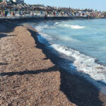Furtuna devastatoare a lovit litoralul: Turiștii se luptă să ajungă la marea din Mangalia, unde noua plajă a fost afectată! 3 foto furtuna care a maturat litoralul a distrus o parte a noii plaje din mangalia turistii isi croiesc cu greu drum spre apa 68982fcd7ca32