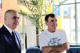 foto ilie bolojan l a vizitat pe gheorghe hagi la academia de fotbal cei doi s au fotografiat impreuna 689f426a8c6c5