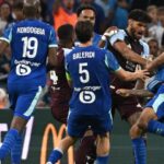 Mason Greenwood, într-o situație penibilă într-un meci amical! Un coleg din echipa națională i-a adresat reproșuri și i-a distrus tricoul 3 foto mason greenwood umilit intr un amical un international englez l a luat la rost si i a sfasiat tricoul 689855dc85fab