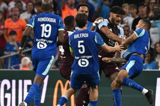 foto mason greenwood umilit intr un amical un international englez l a luat la rost si i a sfasiat tricoul 689855dc85fab