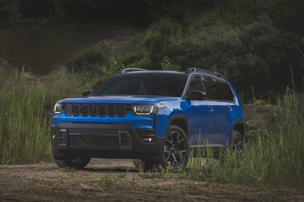 foto noua generatie jeep cherokee debuteaza cu motorizare hibrid 68a86a4ad2d07