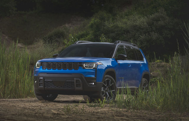 Jeep Cherokee: Noul model hibrid al generației viitoare își face debutul! 1 foto noua generatie jeep cherokee debuteaza cu motorizare hibrid 68a86a4ad2d07