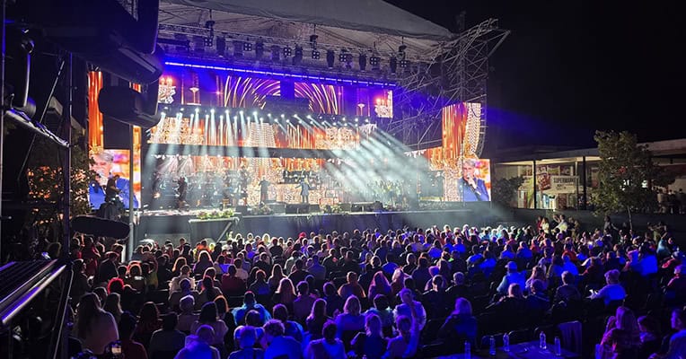 O nouă eră pentru Festivalul Național de Muzică Ușoară Mamaia – prima zi a adus un adevărat festin sonor 1 foto o noua pagina in istoria festivalului national de muzica usoara mamaia un regal muzical in prima zi 68aabd9e3981d