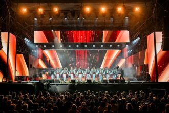 foto omd mamaia constanta incepe festivalul national al cantecului si dansului popular mamaia se transforma in scena folclorului romanesc 68af1b75b2a95