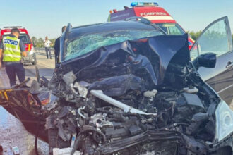 foto plan rosu de interventie dupa ce doua autoturisme s au ciocnit pe a1 patru adulti si un minor au fost transportati la spital 68b32d19a1180