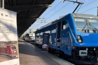 foto prima locomotiva electrica alstom traxx a ajuns in romania si este testata la faurei atinge 200 km h si poate tracta 16 vagoane 6894cc6ed8fc7