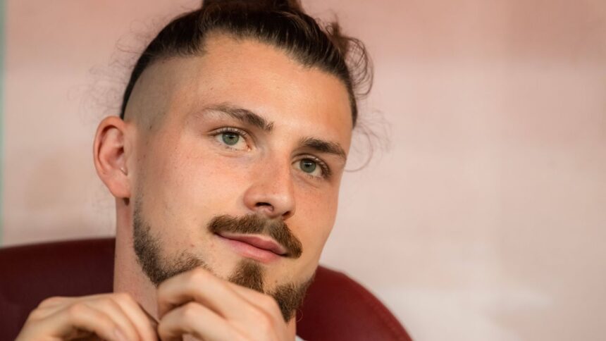 Radu Drăgușin strălucește la Udine alături de Tottenham, pregătindu-se pentru confruntarea epică cu PSG! Imagini din tabăra londoneză 1 foto si video radu dragusin la udine cu tottenham pentru marele meci cu psg imaginile postate de londonezi 689b58465db79