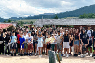 foto tinerii din udttmr medgidia valea dacilor cobadin agigea eforie si tuzla au participat la o tabara dedicata invatarii limbii tatare 6891a67981e51