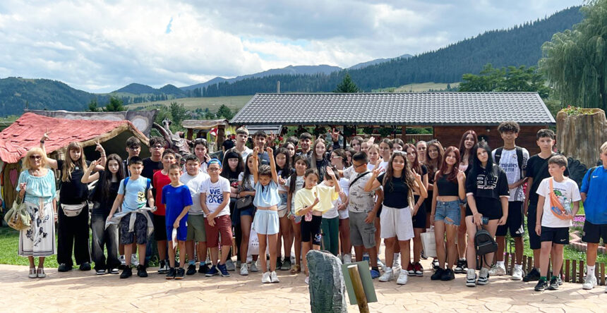 Tinerii din UDTTMR Medgidia, Valea Dacilor, Cobadin, Agigea, Eforie și Tuzla s-au unit pentru a explora frumusețea limbii tătare într-o tabără specială! 1 foto tinerii din udttmr medgidia valea dacilor cobadin agigea eforie si tuzla au participat la o tabara dedicata invatarii limbii tatare 6891a67981e51