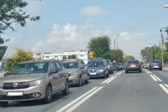foto trafic de cosmar duminica pe litoral cozi kilometrice intre constanta si mangalia 68b4221477743