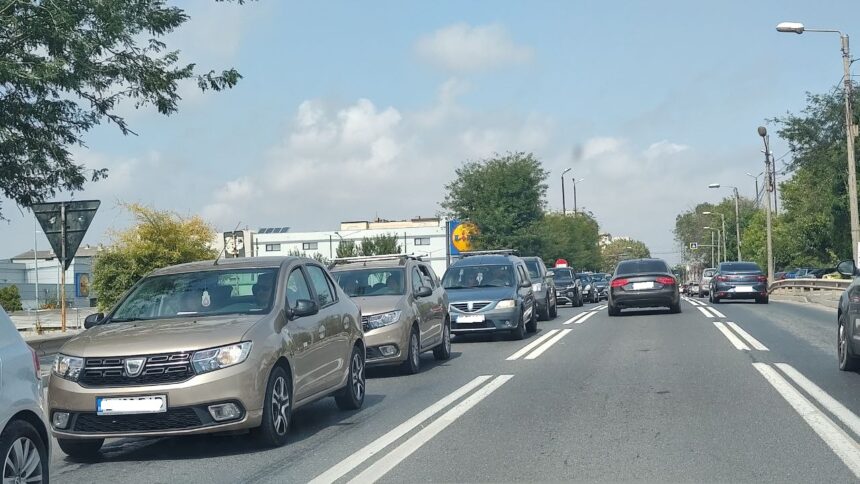 „Duminica infernală pe litoral: aglomerație de nesuportat pe ruta Constanța - Mangalia” 1 foto trafic de cosmar duminica pe litoral cozi kilometrice intre constanta si mangalia 68b4221477743