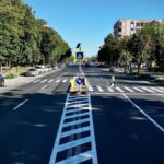Trei treceri de pietoni cu refugiu și semnalizare luminoasă au fost create pe bulevardul Lăpușneanu 2 foto trei treceri de pietoni cu refugiu si iluminat intermitent au fost amenajate pe bulevardul lapusneanu 68b018ae9b0e2