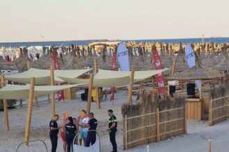 foto un copil de 10 ani s a ratacit pe plaja belona din eforie 68a0be05c5412