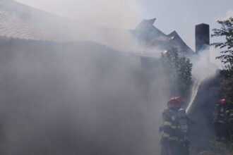 foto un incendiu violent a izbucnit la biserica evanghelica din orasul tandarei judetul ialomita 68a85d8a74c18