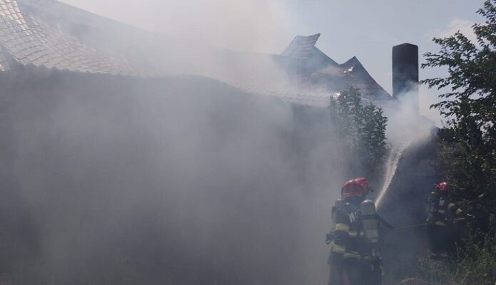Flăcări devastatoare au cuprins biserica evanghelică din Țăndărei, județul Ialomița 1 foto un incendiu violent a izbucnit la biserica evanghelica din orasul tandarei judetul ialomita 68a85d8a74c18