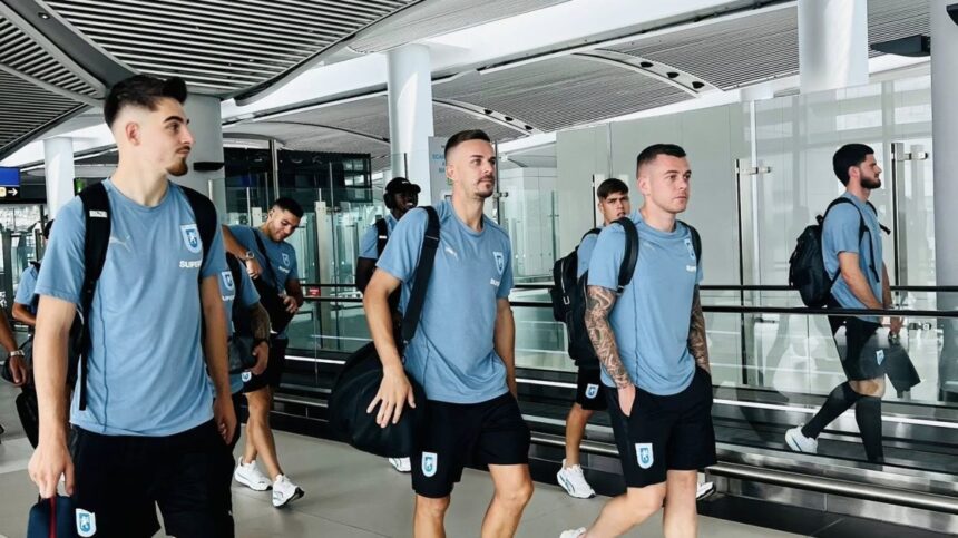 Universitatea Craiova a pătruns în Istanbul! Provocare pe teren pentru echipa lui Mirel Rădoi 1 foto universitatea craiova a ajuns la istanbul meci dificil pentru elevii lui mirel radoi 68a5ab8e12cb1