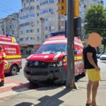 Coliziune spectaculoasă între o autospecială SMURD și un BMW, la intersecția din apropierea Capelei Militare! 2 foto video accident cu o autospeciala smurd si un bmw la intersectia de la capela militara 68973d3054aa1
