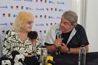 foto video corina chiriac si adrian romcescu amintiri calde despre festivalul mamaia cu cat erau mai mari artistii cu atat erau mai firesti 68a9fc186d754