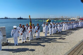 foto video mangalia imbraca straie de sarbatoare de ziua marinei 2025 sute de persoane prezente pe faleza portului turistic 689ed960e8fa0