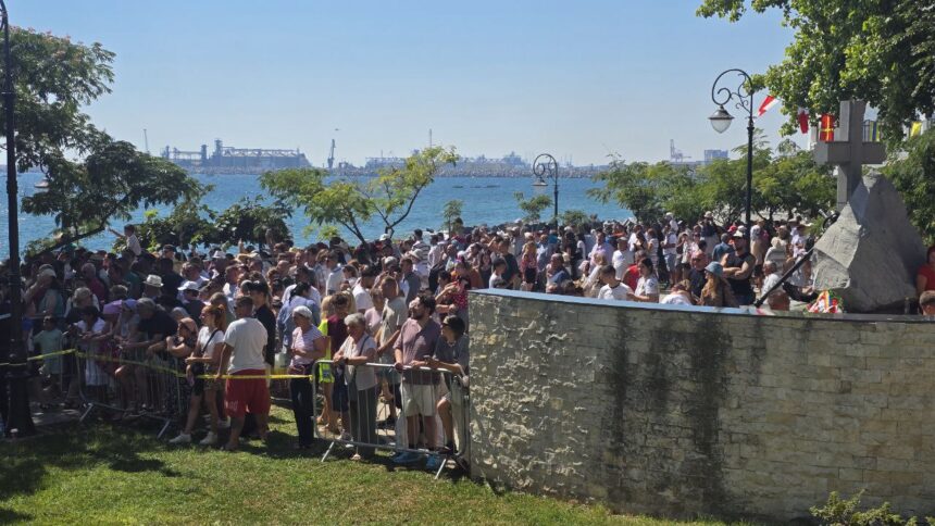 Mii de vizitatori și localnici s-au bucurat astăzi de celebrarea Zilei Marinei! 1 foto video mii de turisti si constanteni au participat astazi la festivitatile organizate de ziua marinei 689f0717c2921