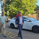 Primarul Cristian Radu, surprins la intrarea în sediul DNA Constanța! Scenă captivantă cu edilul din Mangalia în fața procurorilor Anticorupție 2 foto video primarul cristian radu a ajuns la dna constanta imagini cu edilul din mangalia intrand in sediul procurorilor anticoruptie 68a5e4c1861fd