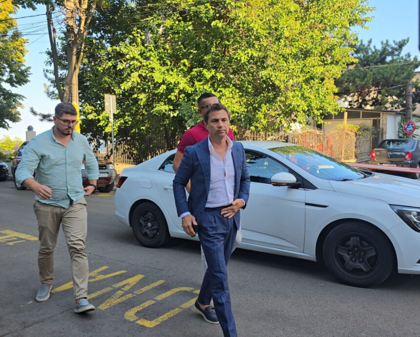 Primarul Cristian Radu, în fața procurorilor anticorupție: Momente captivante de la sosirea sa la DNA! 1 foto video primarul cristian radu a ajuns la dna imagini cu edilul din mangalia intrand in sediul procurorilor anticoruptie 68a5dd9d20583