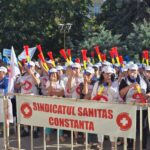"Manifestare în fața Prefecturii Constanța: Sindicatele solicită salarii și pensii echitabile" 2 foto video protest in fata prefecturii constanta confederatiile cer salarii si pensii decente 68aea050bb73e