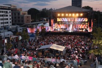 foto video publicul a trait inca o seara de aur la festivalul de la mamaia astazi urmeaza gala si viitorul detinator al trofeului mamaia 2025 68aaf92fe143e