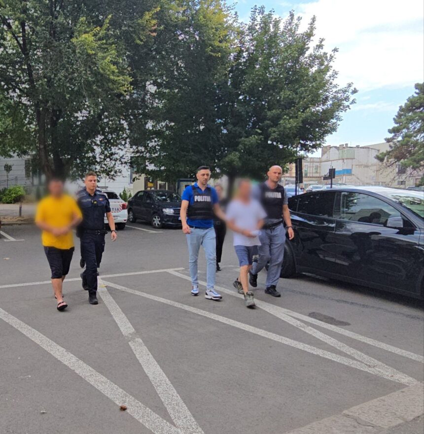 Suspecții în cazul atacului cu cuțitul pe strada Dispensarului au fost prezentați judecătorilor 1 foto video suspectii in cazul persoanelor injunghiate pe strada dispensarului au fost adusi in fata instantei 68b44fc67526b