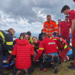Tragism fără sfârșit: Patru tineri și-au pierdut viața, iar un supraviețuitor a evadat miraculos dintr-un accident fatal în prăpastie 2 foto video tragedie fara margini patru tineri au murit iar unul a supravietuit miraculos dupa ce autovehiculul lor a cazut intr o rapa 68aaaf564dc08