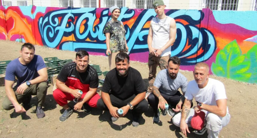Zidurile Penitenciarului Poarta Albă devin pânze vibrante: Deținuții își descoperă talentul artistic! 1 foto zidurile penitenciarului poarta alba au prins culoare detinutii s au transformat in adevarati artisti 689470017d923
