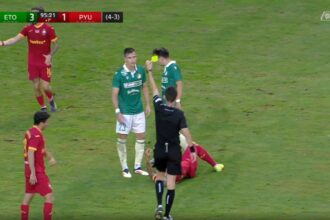 galerie foto ce bizarerie in conference league a incasat doua galbene dar a dat vina pe roman si a scapat de rosu 688f77daa1724