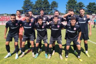 galerie foto cu fundas central de 15 ani integralist cs dinamo a obtinut prima victorie din liga 2 ayan anghel este din tulcea orasul unde fotbalul a murit 68972ea9711cb