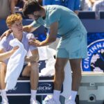 Reacția lui Alcaraz la victoria obținută în Cincinnati datorită retragerii lui Sinner 2 galerie foto cuvintele spuse de alcaraz cand a vazut ca va castiga trofeul de la cincinnati prin abandonul rivalului sinner 68a47d4d46531