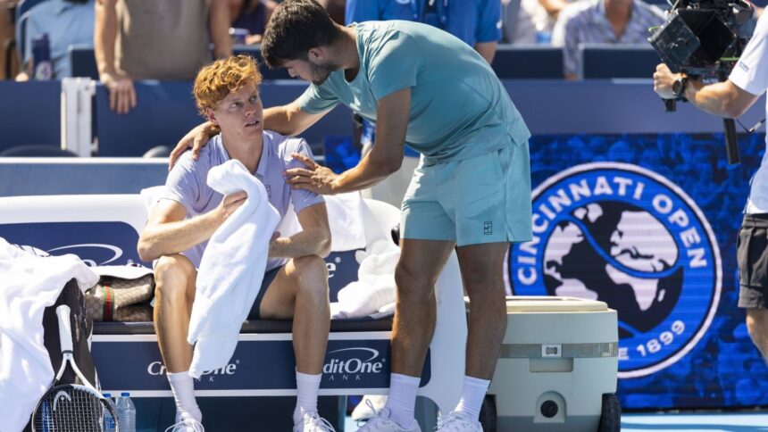 Reacția lui Alcaraz la victoria obținută în Cincinnati datorită retragerii lui Sinner 1 galerie foto cuvintele spuse de alcaraz cand a vazut ca va castiga trofeul de la cincinnati prin abandonul rivalului sinner 68a47d4d46531