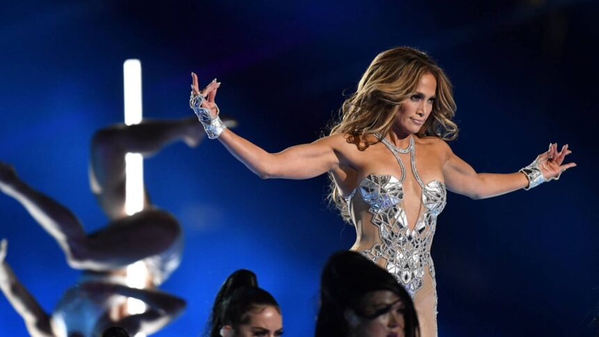 „Spectacol incendiar: Pantilimon și Raț, alături de Jennifer Lopez, stârnesc controverse!” 1 galerie foto e cu tenta sexuala nu merge pantilimon si rat show in direct cu jennifer lopez in prim plan 68a484416ea97