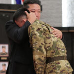 Kim Jong Un onorează „eroii” militari nord-coreeni pentru bravura lor în confruntarea cu trupele ucrainene la Kursk 2 galerie foto kim jong un i a decorat pe admirabilii militari nord coreeni care au luptat impotriva armatei ucrainene in kursk 68a810cf77b2a