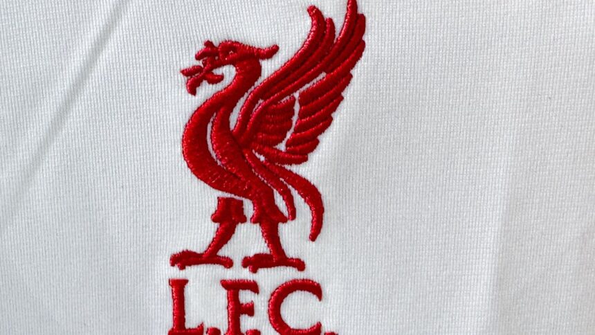 Liverpool își redefinește echipamentul: aflăm numerele jucătorilor aduși recent, inclusiv pe cel al lui Wirtz! 1 galerie foto liverpool a schimbat sponsorul de pe echipament si a anuntat numerele noilor transferuri cat va purta wirtz 688c6bbe6db8a