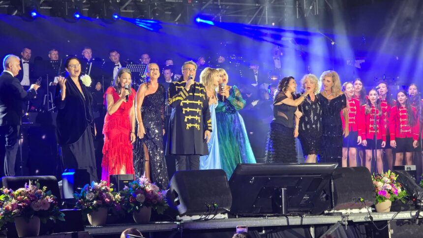 Festivalul de la Mamaia a deschis porțile: o sărbătoare vibrantă pe litoral! Florin Mitroi: „De mai bine de șase decenii, acest eveniment răspândește fericire și mândrie în sufletele românilor.” 1 galerie foto prima zi a festivalului de la mamaia o adevarata sarbatoare la mal de mare florin mitroi de peste 60 de ani acest festival aduce bucurie si mandrie romanilor 68a9b24508c60