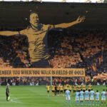 Omagiu emoționant adus lui Diogo Jota: Dansul lupilor și steagul Portugaliei fluturând pe Molineux 3 galerie foto wolves coregrafie superba in memoria lui diogo jota steagul portugaliei arborat pe molineux 68a0b66ac694d