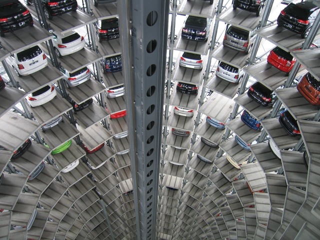 Colosii auto din Occident în fața provocărilor multiple: scăderi ale profiturilor, tensiuni politice și competiția din partea Chinei 1 gigantii auto occidentali in era policrizei profituri in scadere presiuni politice si concurenta chineza 68ad4a4e59cda