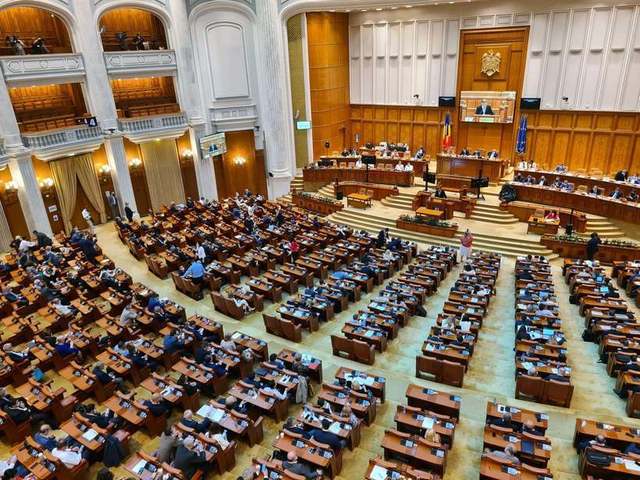 Executivul își va asuma luni responsabilitatea pentru noul set de măsuri destinate diminuării deficitului / Problema administrației publice rămâne nerezolvată 1 guvernul isi asuma luni raspunderea pe noul pachet de masuri pregatite pentru reducerea deficitului pachetul privind administratia publica inca nerezolvat 68b2a55fc1f51