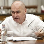 Guvernul va discuta într-o întâlnire dedicată măsurile de diminuare a cheltuielilor în sectorul public. 2 guvernul va adopta in sedinta separata proiectul privind reducerile din administratia publica 68b1cee261591