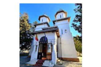 hram la biserica adormirea maicii domnului din cumpana ips teodosie va oficia slujba de botez pentru doi copii aflati in asistenta maternala 689d9cb3585ce