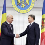 Ilie Bolojan, la Chișinău, subliniază sprijinul României pentru integrarea Moldovei în Uniunea Europeană: „Împărtășim aceeași rădăcină și legături de sânge” 3 ilie bolojan a anuntat la chisinau ca romania sustine integrarea moldovei in ue suntem din aceeasi vatra din acelasi sange 68a9ba2d4ced7