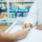 Consecințele majorării TVA-ului asupra medicamentelor: Farmacist avertizează despre posibilele falimente ale farmaciilor independente 2 impactul cresterii tva la medicamente farmacist exista riscul de faliment pentru farmaciile mici 688ccad365fbe