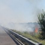 Flăcările de vegetație în apropierea Autostrăzii Soarelui au dus la redirecționarea circulației rutiere. 2 incendiu de vegetatie uscata in apropierea autostrazii soarelui circulatia rutiera a fost deviata 6899d9e56fab2
