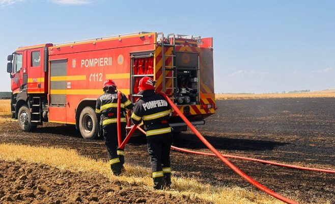 Flăcările de vegetație au cuprins Autostrada A2. Traficul a fost redirecționat prin Medgidia. 1 incendiu de vegetatie uscata pe autostrada a2 traficul rutier a fost deviat prin medgidia 6892df8fb18bf